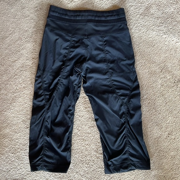 Lululemon capri length pants 4 - Picture 3 of 5